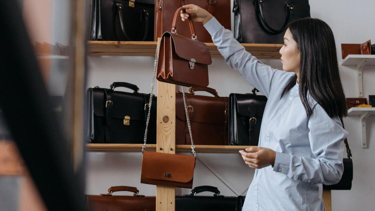 Fonctionnalité, style, matière et couleur : comment bien choisir votre sac à main ?